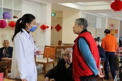 医生在身旁，硬核托起健康“夕阳红”——记社区健康咨询服务的温暖力量