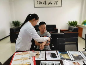 暖警关爱筑防线 花园所开展健康咨询医疗服务活动